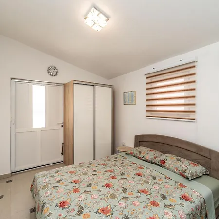 Apartment Em-da